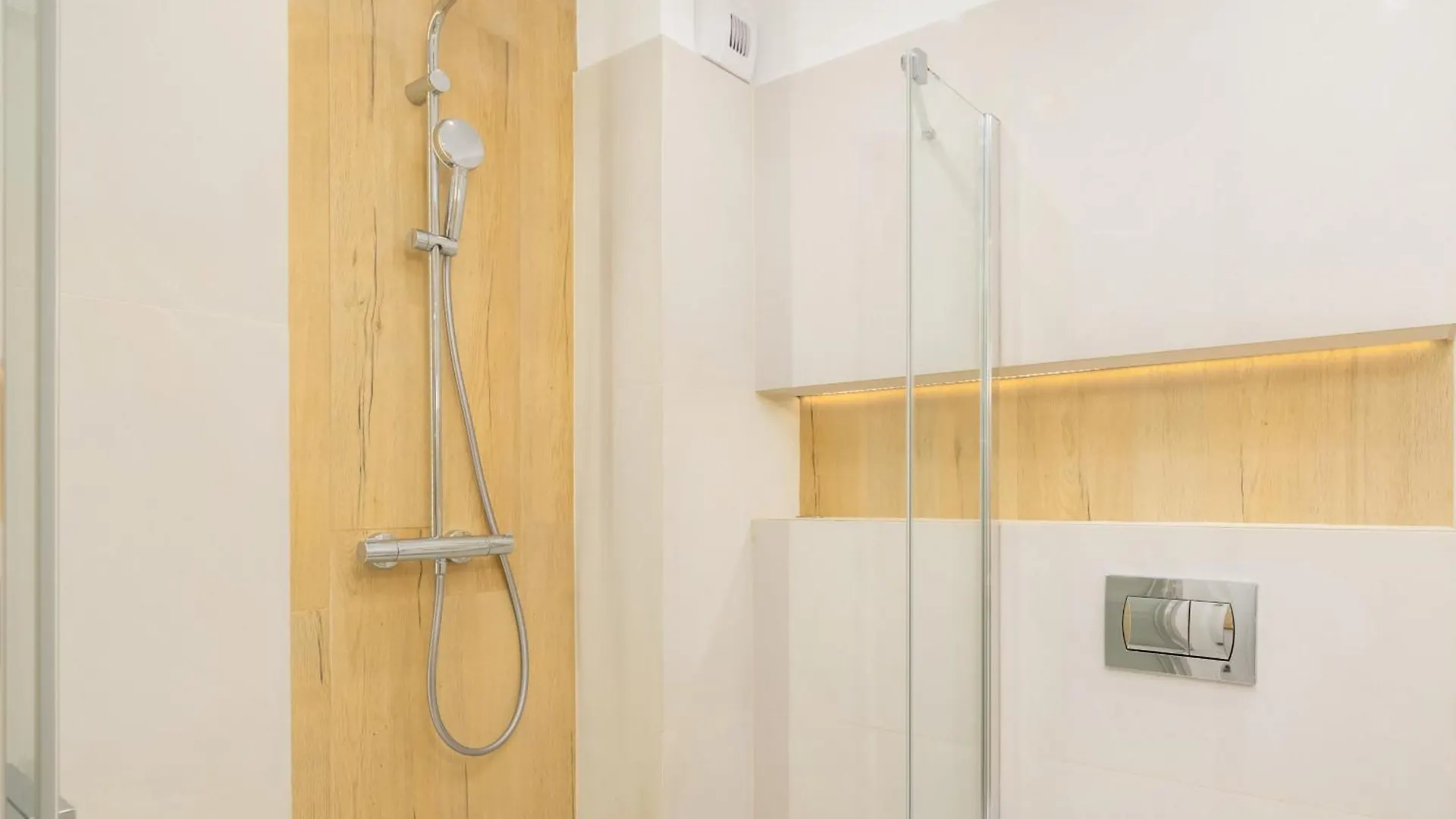 Beautiful Apartment With Balcony And Parking By Noclegi Renters Kolobrzeg