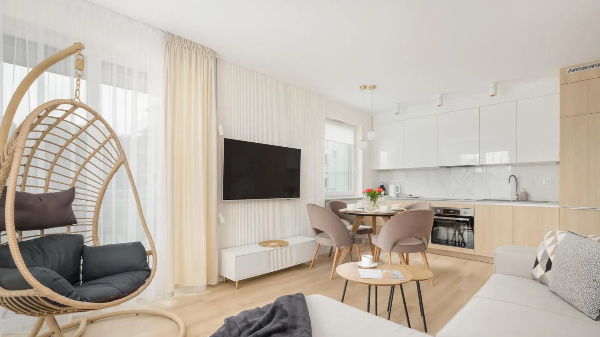 Beautiful Apartment With Balcony And Parking By Noclegi Renters Kolobrzeg